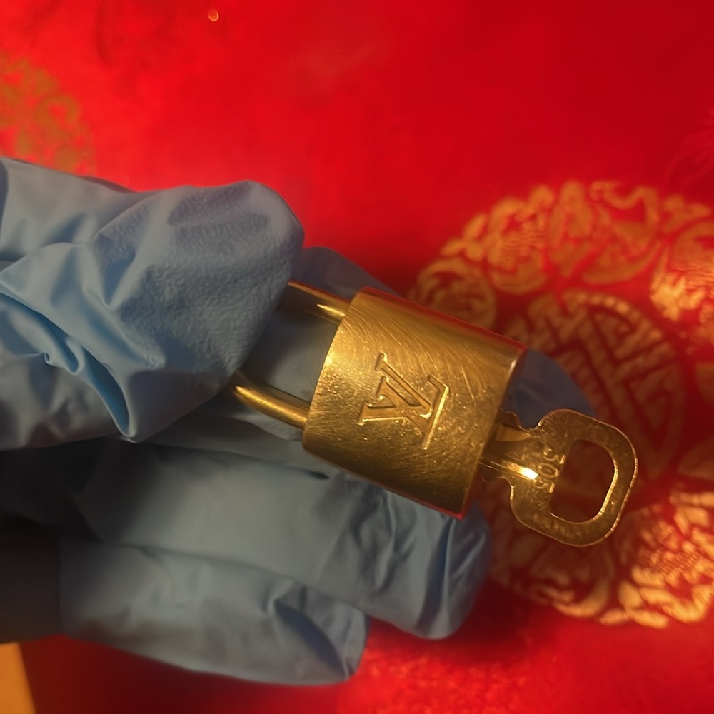 Louis Vuitton Gold Padlock and Key Set - Picture 5 of 16